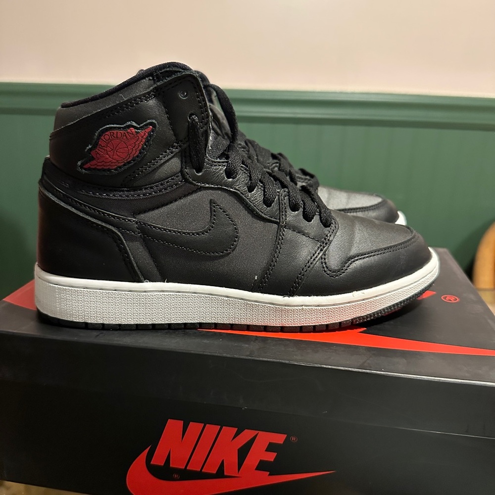 Jordan 1 High- Black Gym Red
